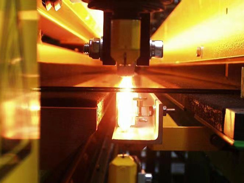 Infrared heater for glass cutting